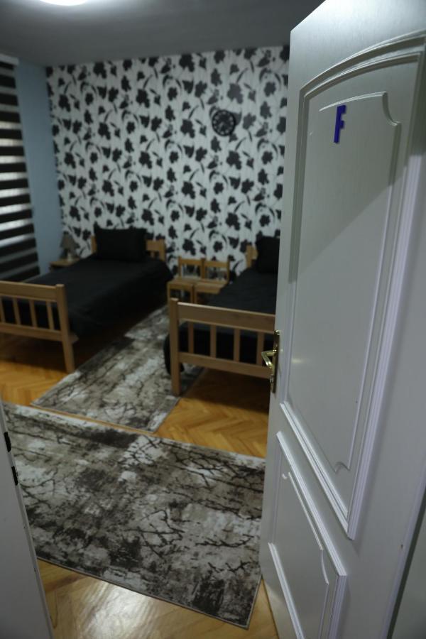 פרישטינה City Park Hostel מראה חיצוני תמונה
